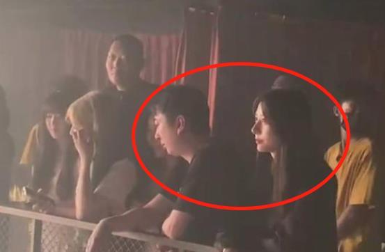 吃瓜网红张子凡图片高清,吃瓜群众直呼过瘾！  第3张